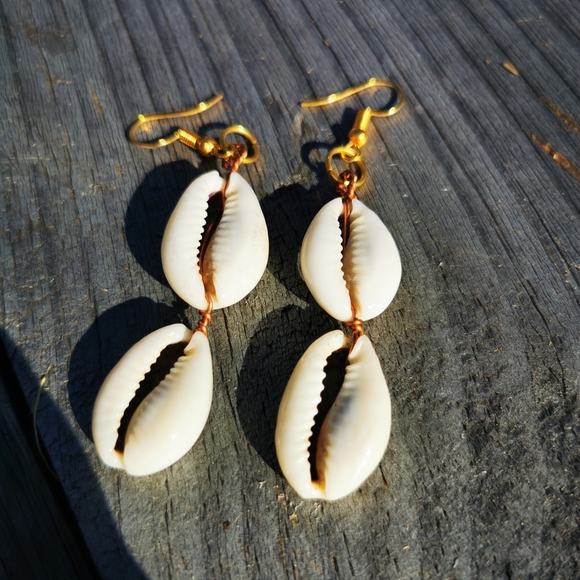 Artisan Made Cowrie Shell Dangling Earrings - Picture 8 of 9